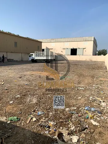 🏭 للإيجار السنوي – مستودع مع ساحة في المنطقة الصناعية – أم القيوين 🏭 فرصة مميزة للشركات والمستثمرين الباحثين عن مستودع مع مساحة خارجية إضافية في موق
