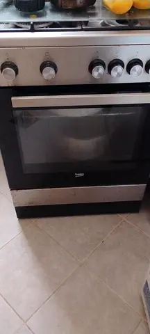 Used freestanding oven with gas burners - good working condition