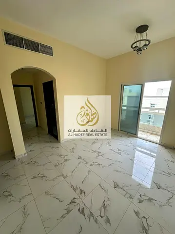 الايجارسنوي في عجمان منطقة  الجرف2 جنب الجامعه عجمان قريب من المدرسة الوطنية البنايه عائلات شقه غرفه وصاله مع بلكونه تكيف مركزي 2 حمام بركن سياره