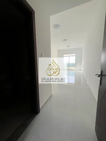 شقة مميزة للإيجار السنوي في منطقة الحميدية 1، بموقع حيوي قريب من المحكمة ودائرة المرور، مما يسهل الوصول إلى جميع الخدمات الأساسية ويجعلها خياراً مثالي