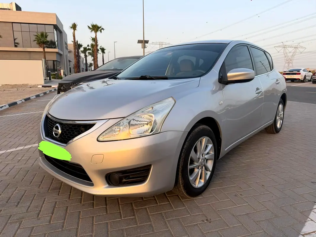 Nissan Tiida 2014 — photo 1 of 20