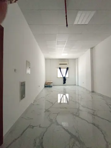 🏠 للإيجار في الجرف – عجمان  ✨ فرصة سكن مميزة في موقع حيوي قريب من جميع الخدمات  🛏️ استوديو واسع بمساحة جيدة 🍽️ مطبخ منفصل 👤 ثاني ساكن