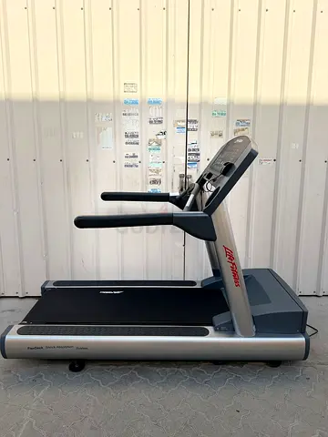 Life fitness CLST treadmill
