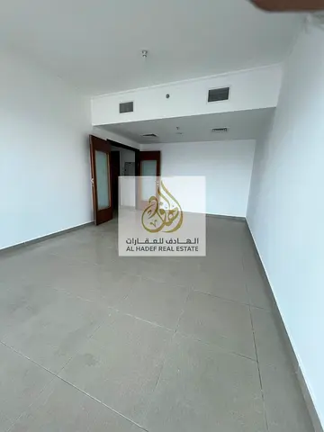 لعشاق السكن في الخان الان غرفة وصاله مع الاطلاله الجميله والمكيف المجاني بالاضافه الي الباركينج والمسبح والجيم