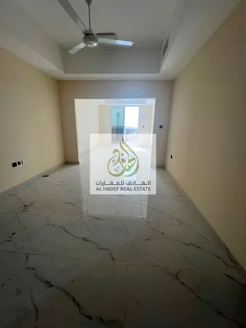 الجرف3 قريب من شارع الشيخ محمد بن زايد - اول ساكن غرفتين و صالة 3 حمام مع بلكونة اطلالة مفتوحة - مساحة واسعة جدا تشطيبات ممتازة - 45 ألف