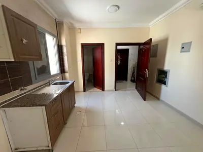 Studio apartment in Al Qulayah spacious with split air conditioning ready to move in and close to services