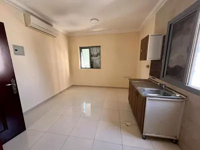 Studio apartment in Al Qulayah spacious with split air conditioning ready to move in and close to services