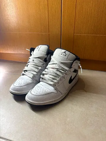 Used Nike Air Jordan 1 Mid White/Black Size 42