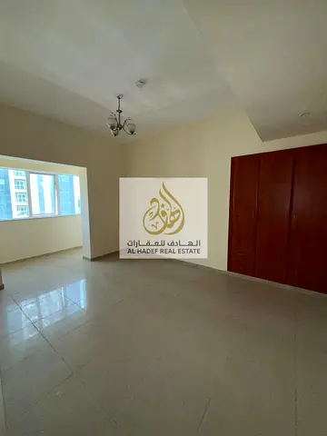 شقة 3 غرف في التعاون | إطلالة بحرية مباشرة | تكييف مجاني