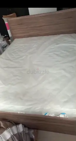 Queen size bed with mattress moth used only