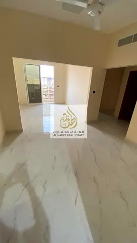 الايجار سنوي في عجمان منطقة الجرف3 على الشارع الرئيسي البنايه عائلات  شقه غرفتين وصاله مع بلكونه اطلاله مفتوحه  تكيف مركزي 3 حمام غرفه ماستر  مطبخ منف