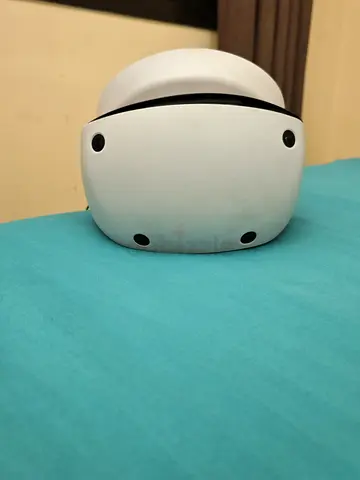 PSVR2-2 controllers,good condition,mirdif