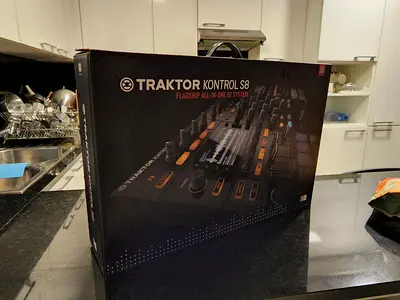 Native Instruments S8