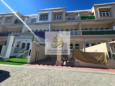 فيلا اب تاون طابقين يتكون من ٤ غرف وصاله ومجلس و ٤ بلكونه و ٤ حمام مساحات ممتازه واطلاله مفتوحه مشمسه