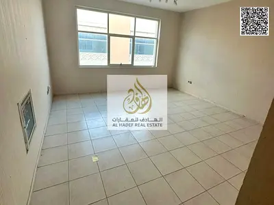 للإيجار – شقة غرفتين وصالة | الجرف 1 – شارع الجامعة | عائلات فقط | بجوار مستشفى خليفة | موقع مميز