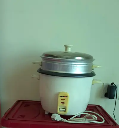 Aftron Electric Rice Cooker with Steamer Tray - 1.8L. LOCATION MUHAISNAH DUBAI