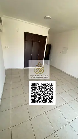 **غرفة وصالة بمساحة كبيرة جداً مع بلكونة وخزائن بالحائط – تشطيب ممتاز وسكن مريح** **موقع مميز في الراشدية 3 شارع المرور بالقرب من أبراج عجمان ون وبالق
