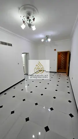 شقة مميزة للإيجار السنوي في منطقة الروضة 3، موقع استراتيجي قريب من شارع الخرطوم، مع سهولة الوصول إلى مخرج دبي والشارقة، مما يجعلها خياراً مثالياً للعا