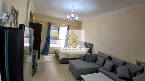 Free parking, gym, brand new furniture, first occupancy, swimming pool, prime location directly on the Dubai exit