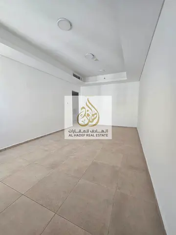 شقة غرفة وصالة للإيجار في الشارقة المصلى بموقع مميز قريب من جميع الخدمات مع تصميم عملي وبيئة سكنية مريحة