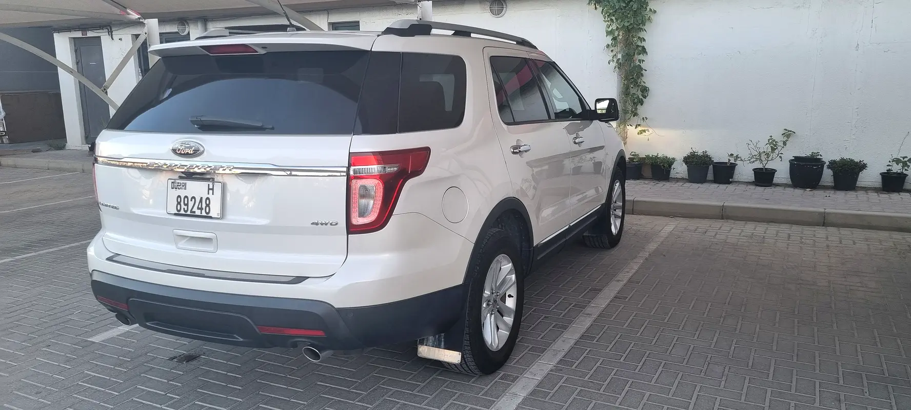 Ford Explorer 2011 — photo 1 of 14