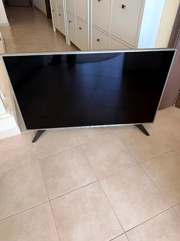 LG 49 inch Full HD Smart LED TV - Good Condition