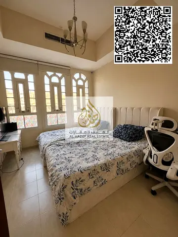 فيلا للإيجار   منطقة الزاهية   شامل الفرش بالكامل  الأرضي: صالون + حمام ضيوف + مطبخ  الأول: غرفتين + حمام  الثاني: غرفة ماستر + تراس كبير + ستور