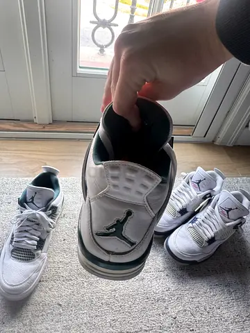 Pair of used Air Jordan 4 sneakers (white/grey) - size uk 8