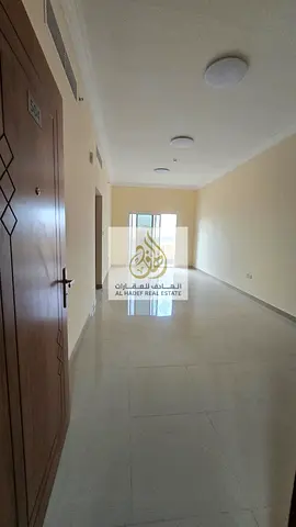 تاور جديدة – أول ساكن للإيجار السنوي في عجمان.  تقع الشقة في منطقة الجرف 3 بموقع مميز قريب من السوق الصيني، مركز القبائل للتخفيضات، ومدرسة وودلم بارك،
