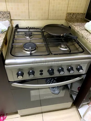 Urgent: Used stainless steel 4-burner gas stove with oven - working condition