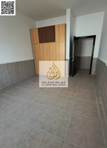 فرصة مميزة للإيجار السنوي في إمارة عجمان – شقة غرفة وصالة بمساحة كبيرة جدًا مع بلكونة و2 حمام في منطقة الروضة 2 خلف مطعم ليلي بيروت – موقع حيوي قريب م