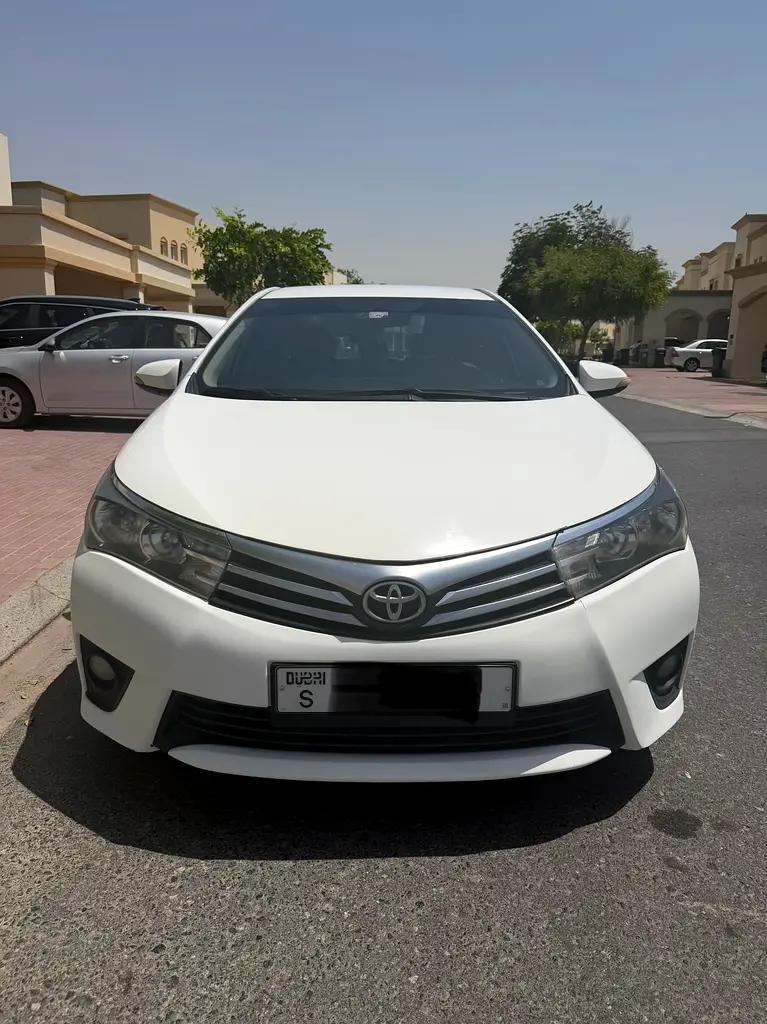Toyota Corolla 2016 — photo 1 of 8