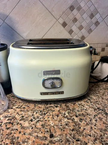 Medium used 2-slice toaster - working condition