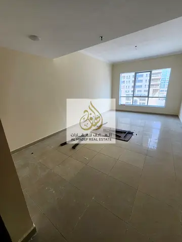 شقة غرفتين وصالة للإيجار في الخان بالشارقة مع بلكونة واستور و2 حمام وباركن مجاني بموقع مميز وتسهيلات دفع حتى 4 دفعات