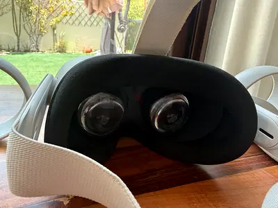 Used Meta Quest 2 (white) VR headset — Good condition with straps