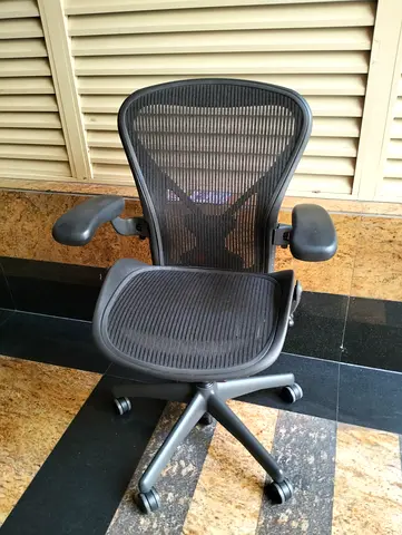 Selling for Herman Miller Areon chair size B size and C available