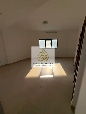 الايجار سنوي في عجمان منطقة النعيميه 1 قريب من المدرسة الحكمه و جسر غلفا البنايه عائلات البنايه جديد شقه غرفه وصاله سنوي تكيف مركزي 2 حمام الغرفه ماست