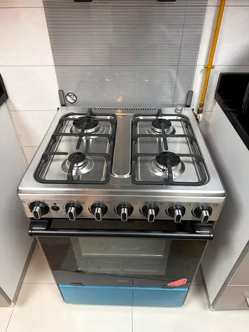 Never used freestanding gas cooker with 4 burners and oven