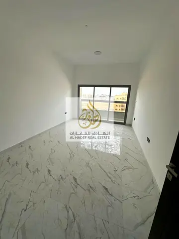 🏡✨ One-Bedroom Apartment for Annual Rent – ​​First Occupancy in Al Jurf 3 🆕 A distinctive apartment is available for annual rent in Al Jurf 3 📍, fe