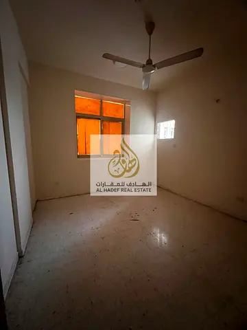 للإيجار في الشارقة – منطقة المجرة | غرفة وصالة مناسبة شيرنج أو عائلات | موقع مميز وقريب من الخدمات | إيجار سنوي 29,000 درهم | نظام دفع 4 دفعات فقط | ف