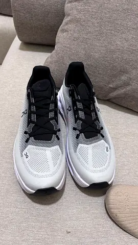 On running shoes Qc