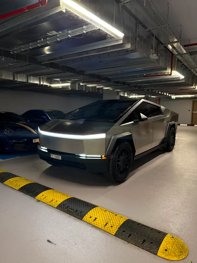 Tesla Cybertruck 2024 — photo 1 of 12