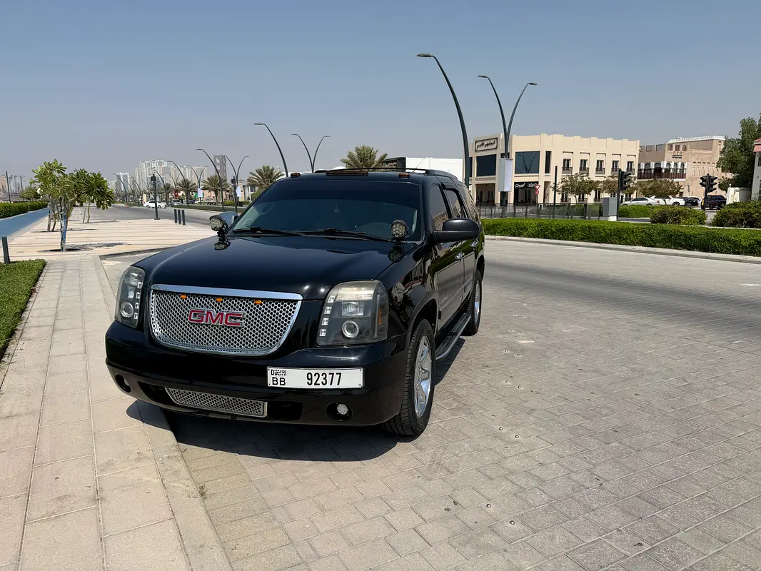 GMC Yukon 2012 — photo 1 of 8