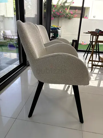Set of 4 Bouclé Upholstered Dining Chairs with Black Legs