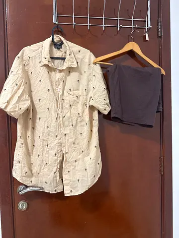 Mens Casual Short Sleeve Shirt and Brown Shorts