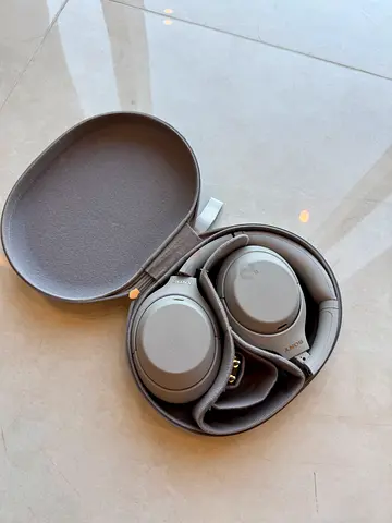 ★Sony WH-1000XM4 Noise Cancelling Wireless Headphones with Case