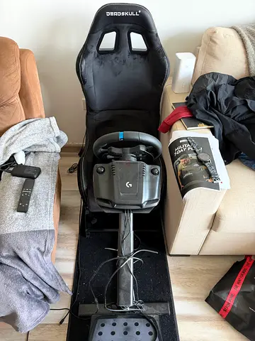 Logitech G923 Driving trueforceRacing Wheel and dead skull Gaming Seat