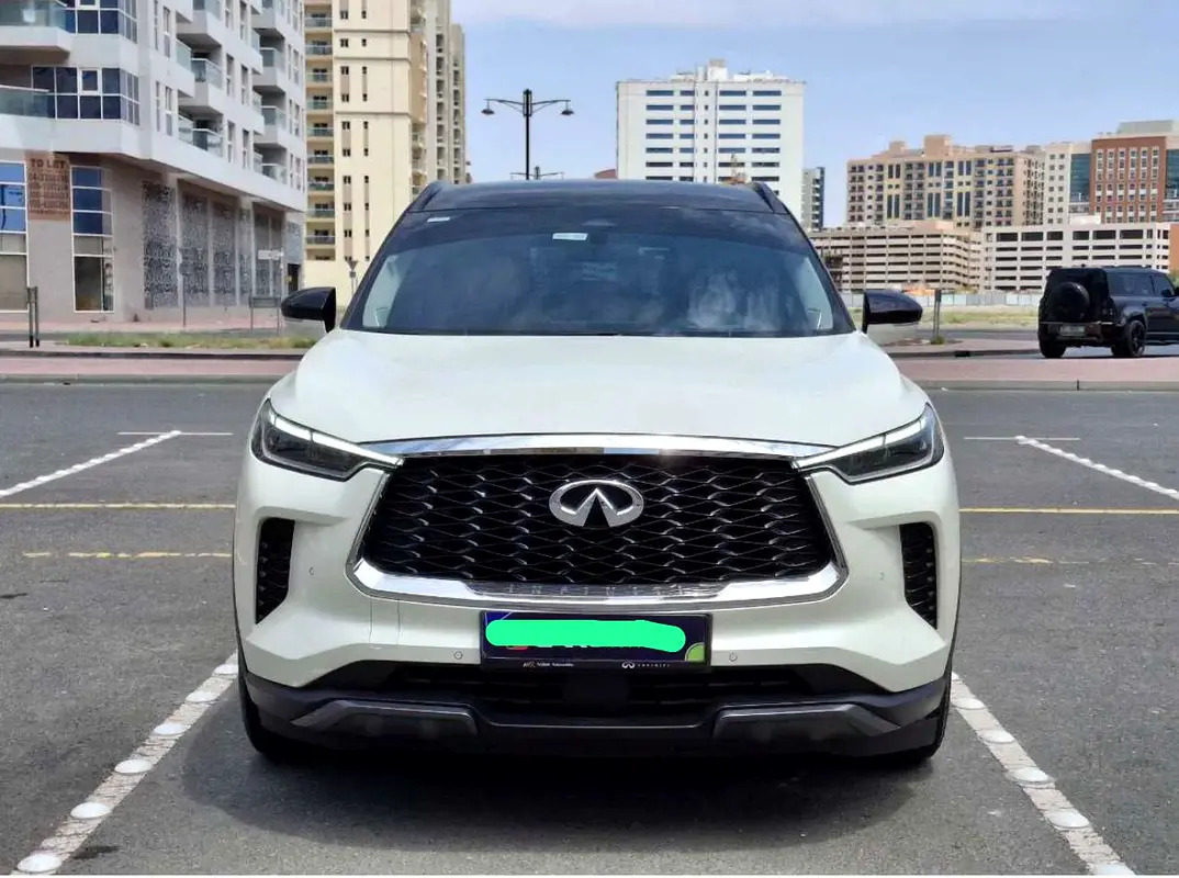 Infiniti Q60 2023 — photo 1 of 10