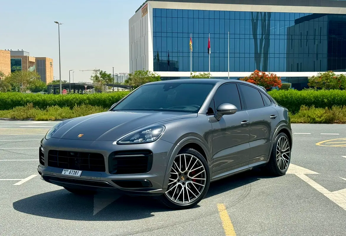 Porsche Cayenne 2023 — photo 1 of 20