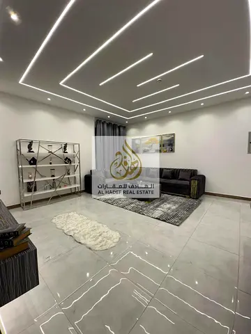 استمتع بإطلالة بحرية كاملة في شقة أول ساكن في لوارا 1 – برج Star1، مقابل ميناء عجمان مباشرة، بموقع مميز وقريب من كل الخدمات. ✨ مواصفات الشقة:  ✔️ مفر